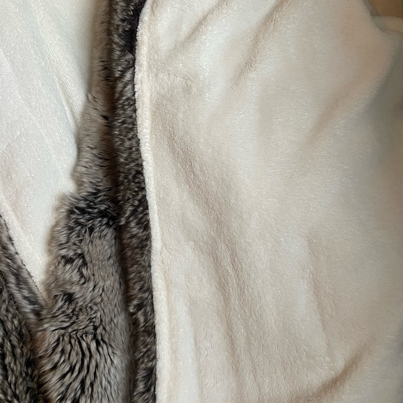 Pottery Barn Robe - Picture 4 of 4